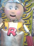 秋葉原のロケット本店の宣伝ロボット。怖い